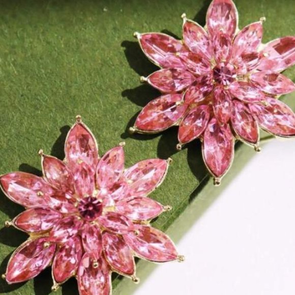 . Jewelry - Pink snowflake flower shape rhinestone earrings chic classy elegant